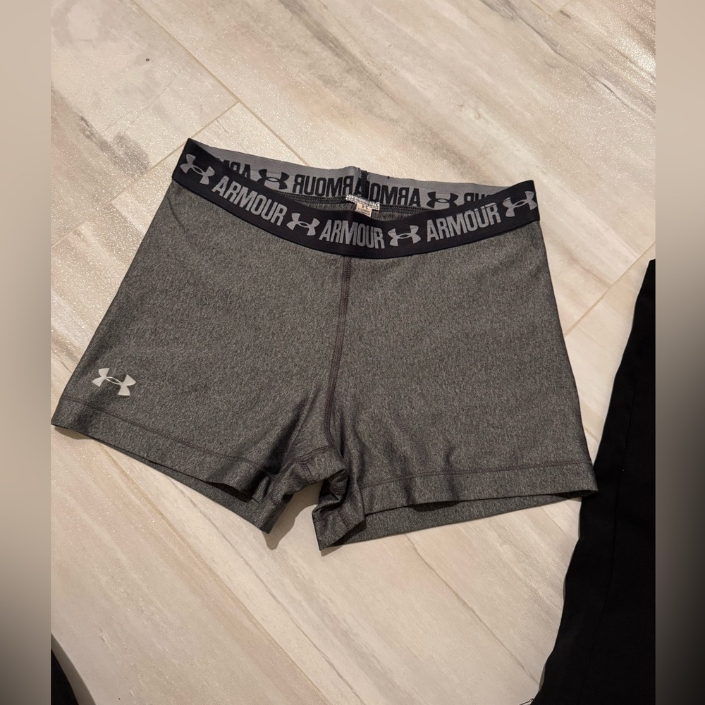 Under Armour Gray Spandex Shorts Size Medium